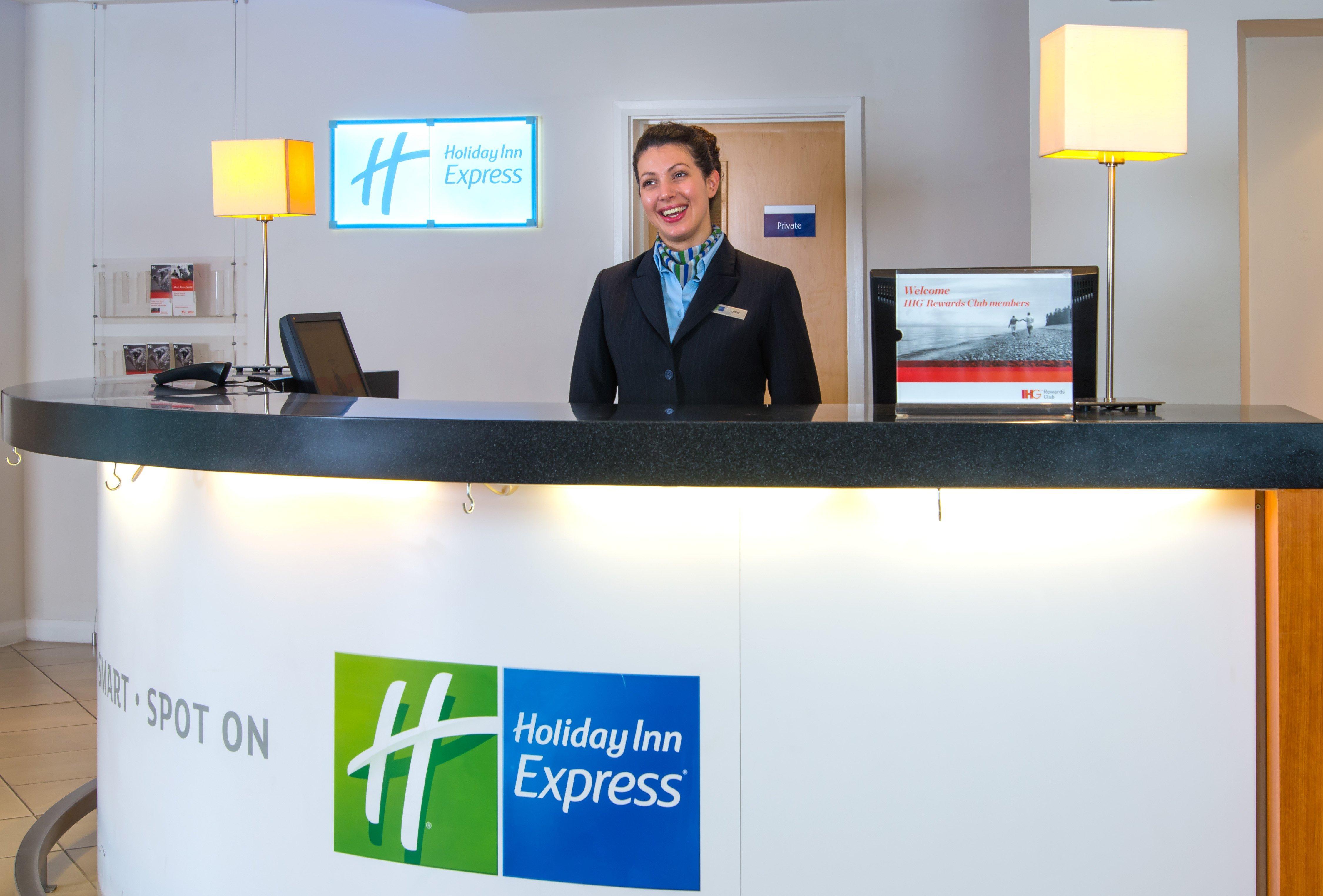 Holiday Inn Express Bedford, An Ihg Hotel Exterior photo